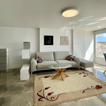 Sea Breeze First Line By The Sea Apartment *
